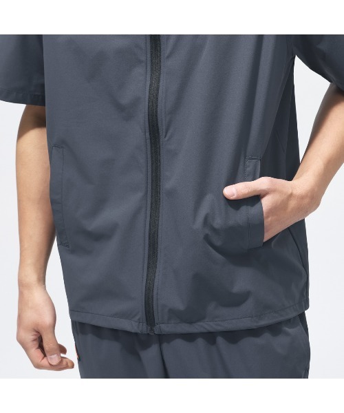 TIGORA by BEAMS DESIGN（ティゴラバイビームスデザイン）の「ティゴラ ビームス TIGORA by BEAMS DESIGN トレーニングショートスリーブジャケット（ジャージ・メンズ・ブラック/チャコールグレー・M/L/LL/3L）」の7枚目の写真