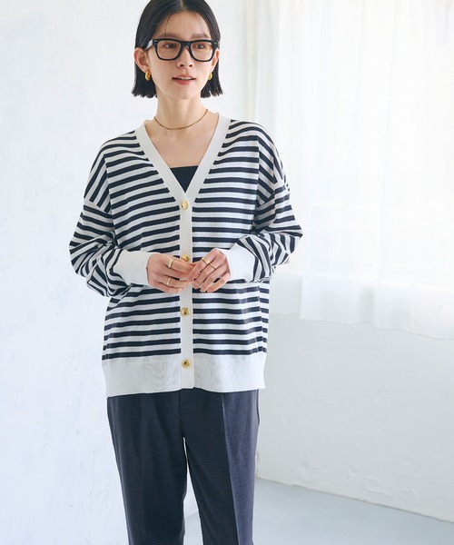 CROSS FUNCTION（クロスファンクション）の「《洗える》サマ美え 金釦ボーダーVネックカーディガン【CROSS FUNCTION/クロスファンクション】（カーディガン/ボレロ・レディース・ネイビー/ホワイト系その他・M/L/LL）」の4枚目の写真