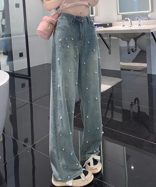 LUMIRA(アパレル)(ルミラ)の「ゆるっとシルエットが可愛いパールデニムパンツ(デニムパンツ・レディース・ブルー・S/M/L/XL)」の3枚目の写真
