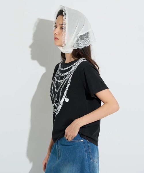 anna sui nyc(アナ スイ エヌ ワイ シー)の「ANNA SUI NYC / アナスイエヌワイシー フェイクアクセサリープリントTシャツ(Tシャツ/カットソー・レディース・ブラック/ホワイト・FREE)」の4枚目の写真