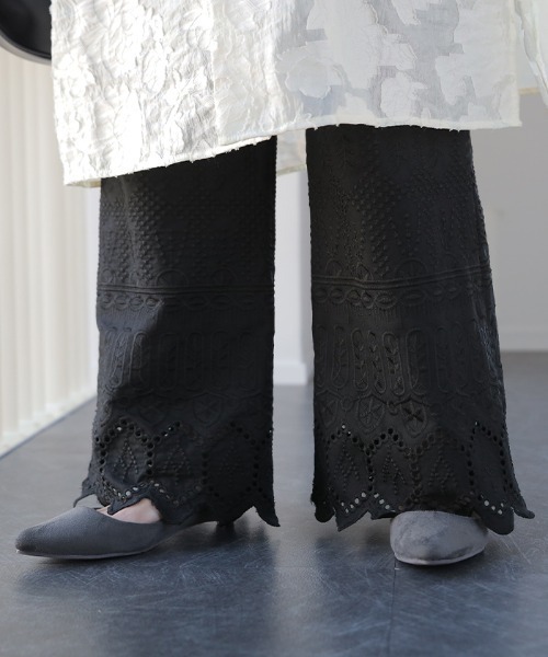 HUG.U(ハグユー)の「綿100% 上品刺繍 セミフレアペチパンツ(その他パンツ・レディース・ダークグリーン/ホワイト/ブラック・FREE)」の11枚目の写真