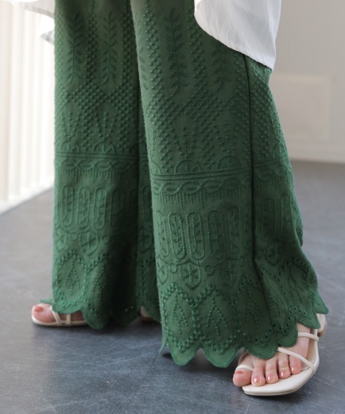 HUG.U(ハグユー)の「綿100% 上品刺繍 セミフレアペチパンツ(その他パンツ・レディース・ダークグリーン/ホワイト/ブラック・FREE)」の8枚目の写真