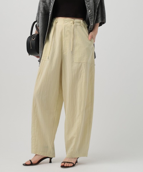 BAYFLOW（ベイフロー）の「[スタイルアップなカーブシルエット]フィブリルベイカーパンツ（その他パンツ・レディース・チャコールグレー/クリーム/ライラック・SMALL/MEDIUM）」の2枚目の写真