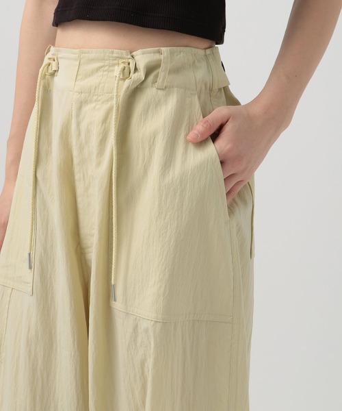 BAYFLOW（ベイフロー）の「[スタイルアップなカーブシルエット]フィブリルベイカーパンツ（その他パンツ・レディース・チャコールグレー/クリーム/ライラック・SMALL/MEDIUM）」の17枚目の写真