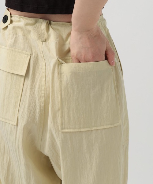 BAYFLOW（ベイフロー）の「[スタイルアップなカーブシルエット]フィブリルベイカーパンツ（その他パンツ・レディース・チャコールグレー/クリーム/ライラック・SMALL/MEDIUM）」の20枚目の写真