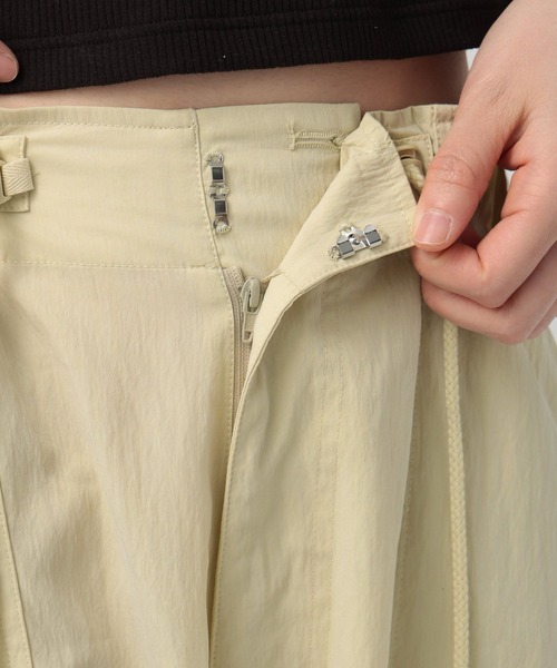 BAYFLOW（ベイフロー）の「[スタイルアップなカーブシルエット]フィブリルベイカーパンツ（その他パンツ・レディース・チャコールグレー/クリーム/ライラック・SMALL/MEDIUM）」の22枚目の写真