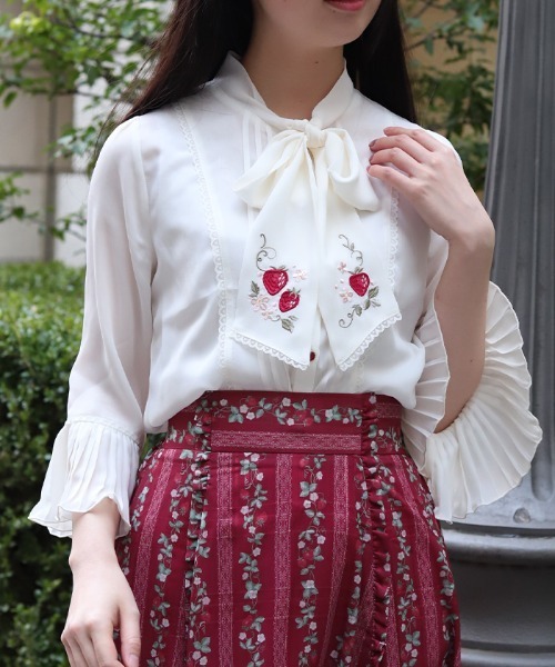 axes femme(アクシーズファム)の「苺刺繍ボウタイブラウス(シャツ/ブラウス・レディース・ホワイト/ピンク/ネイビー・FREE)」の7枚目の写真