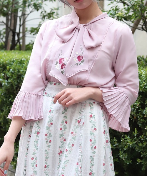 axes femme(アクシーズファム)の「苺刺繍ボウタイブラウス(シャツ/ブラウス・レディース・ホワイト/ピンク/ネイビー・FREE)」の9枚目の写真