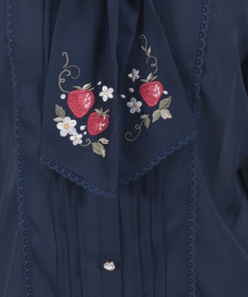 axes femme(アクシーズファム)の「苺刺繍ボウタイブラウス(シャツ/ブラウス・レディース・ホワイト/ピンク/ネイビー・FREE)」の19枚目の写真