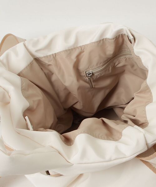 OUTDOOR PRODUCTS(アウトドアプロダクツ)の「【OUTDOOR PRODUCTS / アウトドアプロダクツ】2way Belt Tote 巾着型 ベルトデザイン トートバッグ(トートバッグ・レディース・アイボリー/ブラック/モカ・FREE)」の7枚目の写真