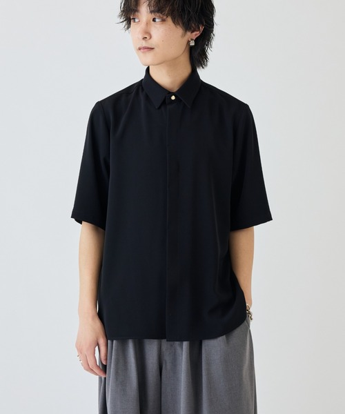 Lui's(ルイス)の「ソフトタッチ半袖シャツ(シャツ/ブラウス・メンズ・ブラック/サックスブルー/ホワイト・S/M)」の2枚目の写真