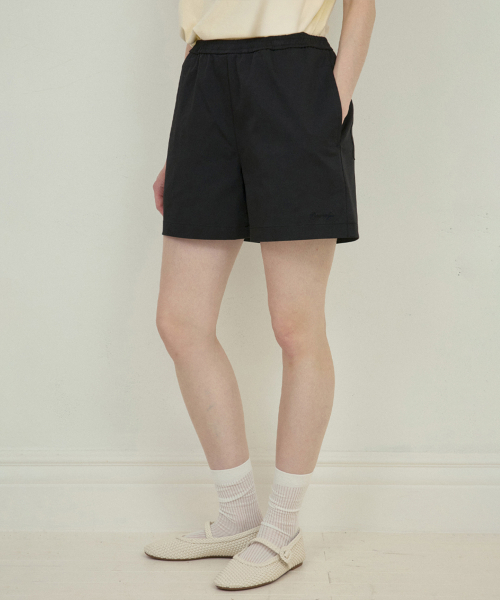 OURNOSTALGIA(アワー ノスタルジア)の「Classic banding half pants_Black(O25-PT04)(その他パンツ・レディース・ブラック・FREE)」の1枚目の写真