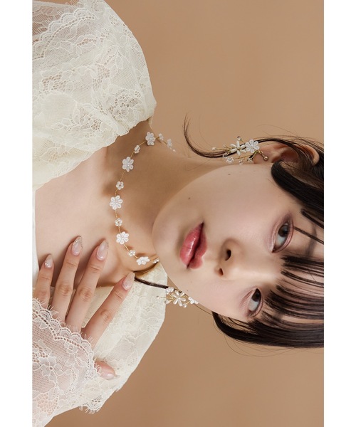 niana（ニアナ）の「レースフラワーイヤリング ゴールド シルバー 結婚式 二次会 同窓会 成人式 パーティー お呼ばれ オケージョン フォーマル（イヤリング・レディース・ゴールド/シルバー・FREE）」の5枚目の写真