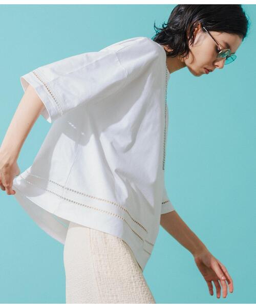 Park Slope NEWYORKER(パークスロープニューヨーカー)の「【着回し・着映え】カットワーク刺繍Tシャツ(Tシャツ/カットソー・レディース・ホワイト/ブラック・MEDIUM/LARGE)」の4枚目の写真