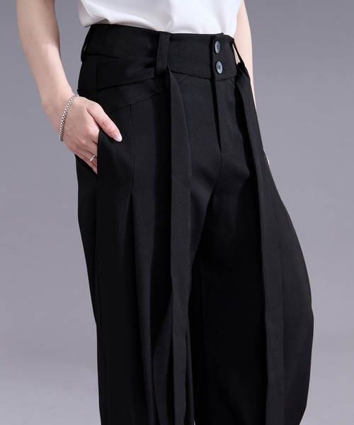 Ellno Loset(エルノロゼット)の「ベルトツキストレートワイドパンツ(スラックス・メンズ・ブラック/オフホワイト・LARGE/SMALL/MEDIUM)」の16枚目の写真