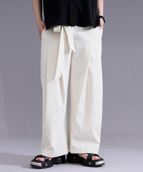 Ellno Loset(エルノロゼット)の「ベルトツキストレートワイドパンツ(スラックス・メンズ・ブラック/オフホワイト・LARGE/SMALL/MEDIUM)」の4枚目の写真