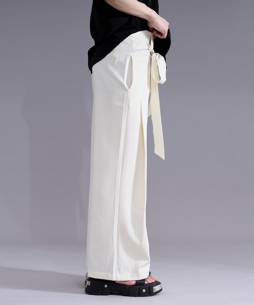 Ellno Loset(エルノロゼット)の「ベルトツキストレートワイドパンツ(スラックス・メンズ・ブラック/オフホワイト・LARGE/SMALL/MEDIUM)」の7枚目の写真