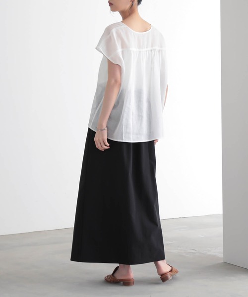 for/c(フォーシー)の「麻混シアーカーデシャツ【サスティナブル】(シャツ/ブラウス・レディース・オフホワイト/ネイビー・L/M)」の21枚目の写真