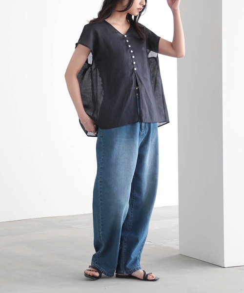 for/c(フォーシー)の「麻混シアーカーデシャツ【サスティナブル】(シャツ/ブラウス・レディース・オフホワイト/ネイビー・L/M)」の5枚目の写真