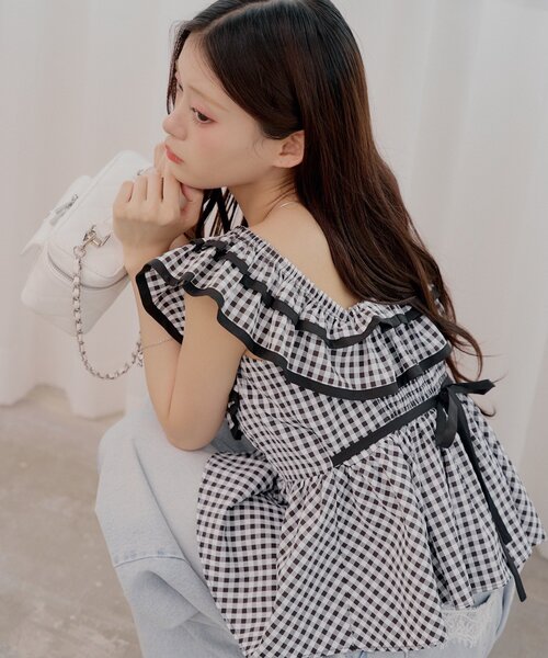 Chico（チコ）の「【2way】ギンガムチェックペプラムフリルブラウス（シャツ/ブラウス・レディース・ベージュ/ホワイト系その他3/ホワイト・FREE）」の6枚目の写真