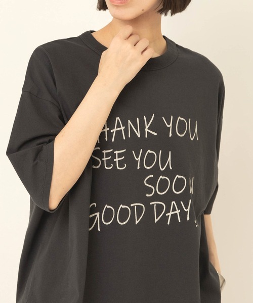 RNA-N(アールエヌエーエヌ)の「M2709 THANK YOU プリントT(Tシャツ/カットソー・レディース・オフホワイト/チャコールグレー/ブラック・FREE)」の1枚目の写真