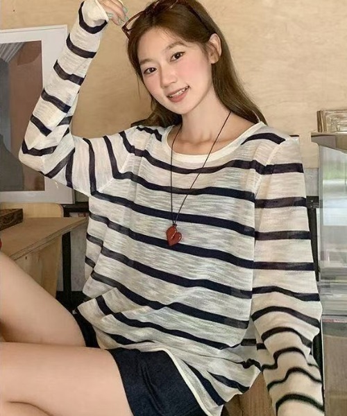 Achic(アシック)の「冷房・日差し対策ボーダー薄手ロングスリーブトップス(Tシャツ/カットソー・レディース・ネイビー/ブラック・M)」の2枚目の写真