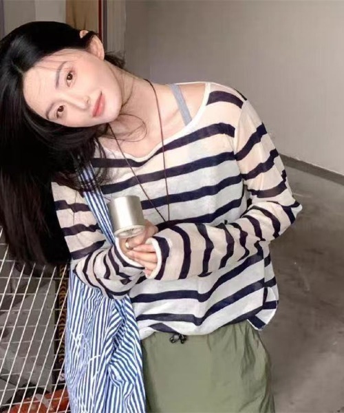 Achic(アシック)の「冷房・日差し対策ボーダー薄手ロングスリーブトップス(Tシャツ/カットソー・レディース・ネイビー/ブラック・M)」の3枚目の写真