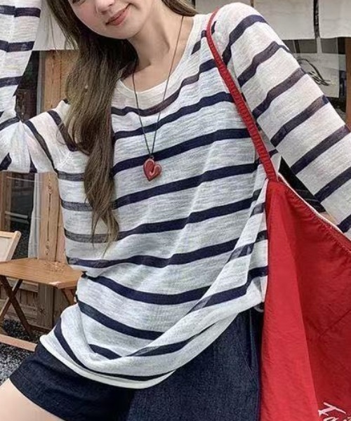 Achic(アシック)の「冷房・日差し対策ボーダー薄手ロングスリーブトップス(Tシャツ/カットソー・レディース・ネイビー/ブラック・M)」の8枚目の写真