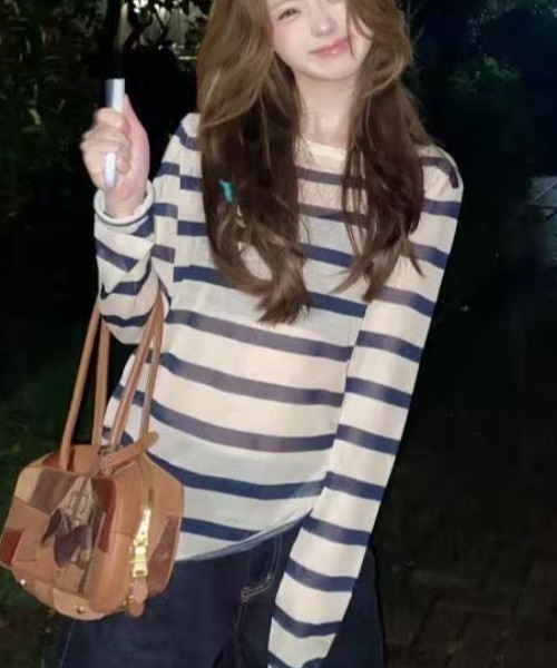 Achic(アシック)の「冷房・日差し対策ボーダー薄手ロングスリーブトップス(Tシャツ/カットソー・レディース・ネイビー/ブラック・M)」の9枚目の写真