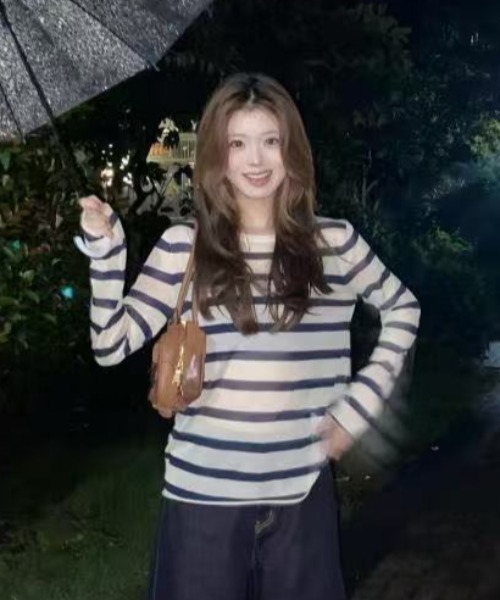 Achic(アシック)の「冷房・日差し対策ボーダー薄手ロングスリーブトップス(Tシャツ/カットソー・レディース・ネイビー/ブラック・M)」の11枚目の写真