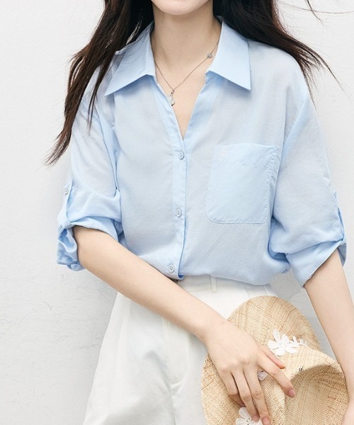 AMAJI(アマジ)の「リヨセル Vネック ロールアップ 5分袖シャツ(シャツ/ブラウス・レディース・ライトブルー・X-LARGE/LARGE/MEDIUM)」の4枚目の写真