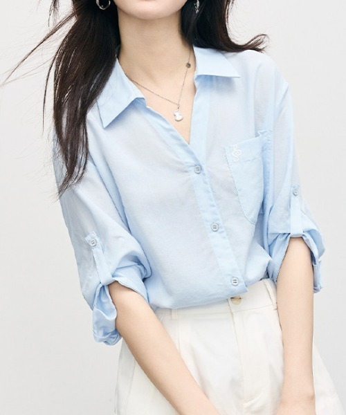 AMAJI(アマジ)の「リヨセル Vネック ロールアップ 5分袖シャツ(シャツ/ブラウス・レディース・ライトブルー・X-LARGE/LARGE/MEDIUM)」の2枚目の写真