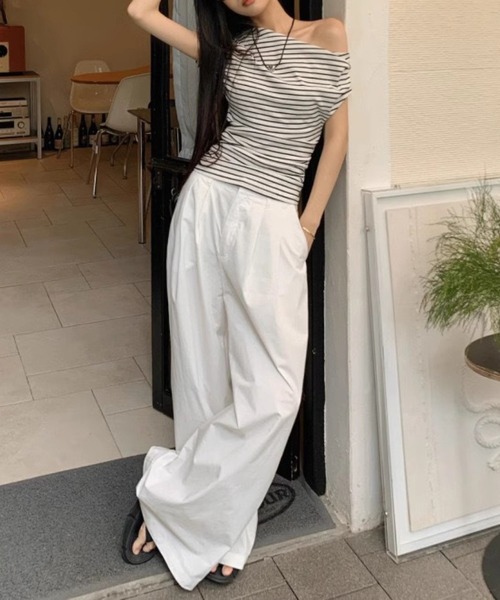 Silly(シリー)の「【アシメな肌見せで大人っぽく】ドレープオフショルボーダーカットソー(Tシャツ/カットソー・レディース・ホワイト×ブラック・MEDIUM/LARGE)」の6枚目の写真