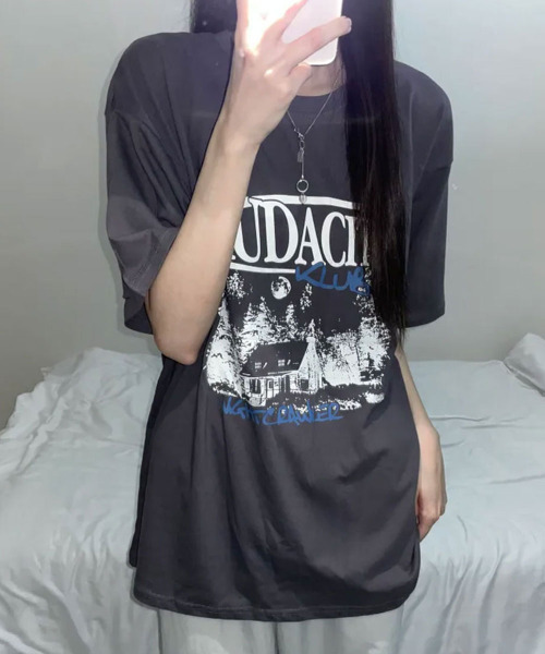 VIVID LADY(ビビッドレディー)の「モノクロフォトプリント 半袖Tシャツ(Tシャツ/カットソー・レディース・ブラック/チャコールグレー/ネイビー・FREE)」の3枚目の写真