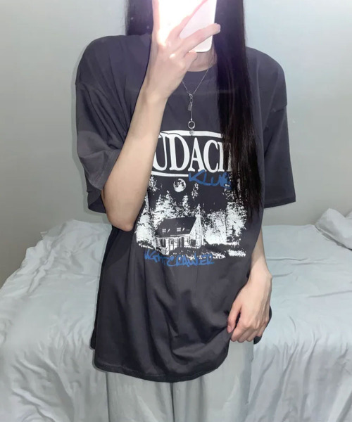 VIVID LADY(ビビッドレディー)の「モノクロフォトプリント 半袖Tシャツ(Tシャツ/カットソー・レディース・ブラック/チャコールグレー/ネイビー・FREE)」の8枚目の写真