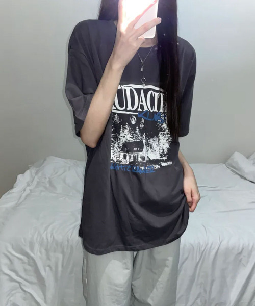 VIVID LADY(ビビッドレディー)の「モノクロフォトプリント 半袖Tシャツ(Tシャツ/カットソー・レディース・ブラック/チャコールグレー/ネイビー・FREE)」の9枚目の写真