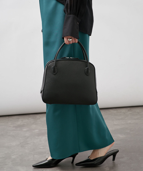 MAISON CANAU(メゾンカナウ)の「MAISON CANAU メゾン カナウ カラー別注 ラウンドボストン M 26FW2(ボストンバッグ・レディース・ブラック/ブラウン・FREE)」の3枚目の写真