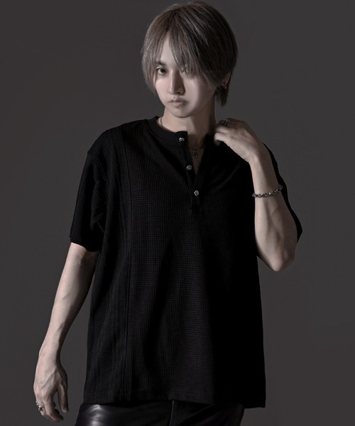 RUDOL(ルドル)の「『RUDOL/ルドル』クロスボタン切り替えデザインヘンリーネックカットソー(Tシャツ/カットソー・メンズ・ブラック/ホワイト・L/XL/M)」の5枚目の写真