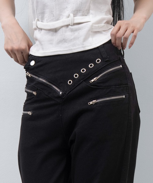 FOLLOWIN(フォロウィン)の「アイレットウエスト マルチジップストレートパンツ(デニムパンツ・レディース・ブラック・SMALL/MEDIUM)」の5枚目の写真
