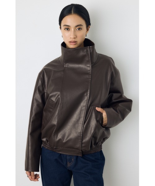 AZUL by moussy(アズールバイマウジー)の「【VERY10月号掲載】【不動の人気アウターがついに予約開始】フェイクレザースタンド中綿キルティングブルゾン 秋服 冬服(ブルゾン・レディース・ブラック/ダークブラウン・SMALL/MEDIUM)」の2枚目の写真