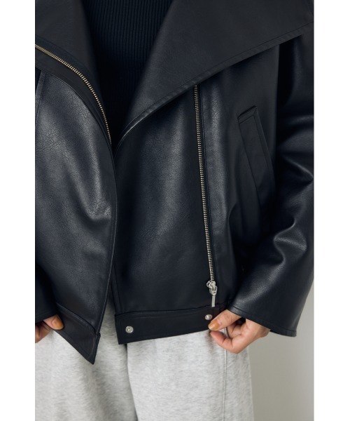 AZUL by moussy(アズールバイマウジー)の「【VERY10月号掲載】【不動の人気アウターがついに予約開始】フェイクレザースタンド中綿キルティングブルゾン 秋服 冬服(ブルゾン・レディース・ブラック/ダークブラウン・SMALL/MEDIUM)」の16枚目の写真