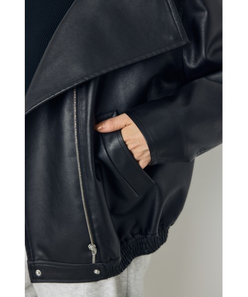 AZUL by moussy(アズールバイマウジー)の「【VERY10月号掲載】【不動の人気アウターがついに予約開始】フェイクレザースタンド中綿キルティングブルゾン 秋服 冬服(ブルゾン・レディース・ブラック/ダークブラウン・SMALL/MEDIUM)」の18枚目の写真