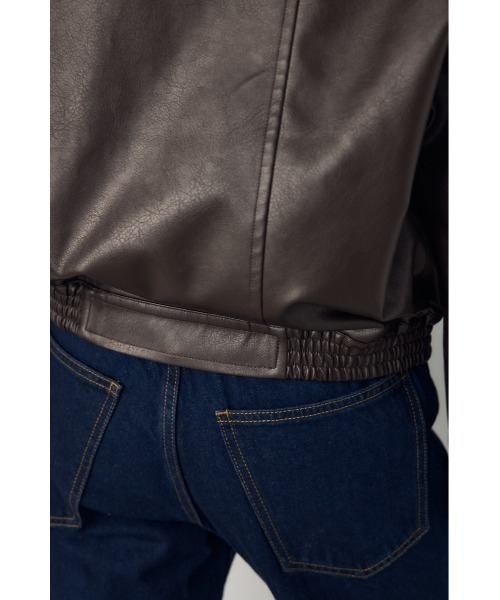 AZUL by moussy(アズールバイマウジー)の「【VERY10月号掲載】【不動の人気アウターがついに予約開始】フェイクレザースタンド中綿キルティングブルゾン 秋服 冬服(ブルゾン・レディース・ブラック/ダークブラウン・SMALL/MEDIUM)」の4枚目の写真