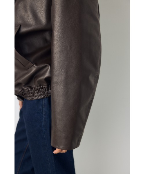AZUL by moussy(アズールバイマウジー)の「【VERY10月号掲載】【不動の人気アウターがついに予約開始】フェイクレザースタンド中綿キルティングブルゾン 秋服 冬服(ブルゾン・レディース・ブラック/ダークブラウン・SMALL/MEDIUM)」の6枚目の写真
