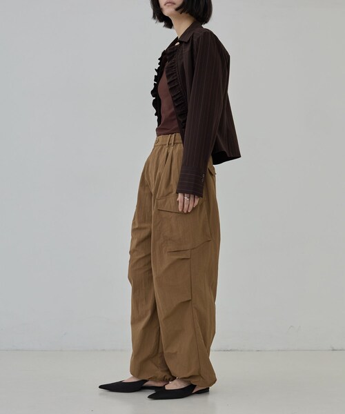 GALLEST(ギャレスト)の「ナイロンカーゴパンツ(その他パンツ・レディース・ブラック/ブラウン系・38/34)」の2枚目の写真