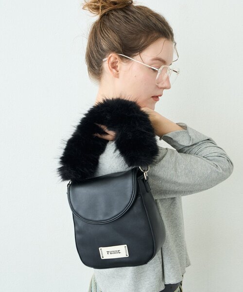 CIAOPANIC TYPY（チャオパニックティピー）の「:【TYNNE.】2WAYファーハンドルラウンドバッグ（ショルダーバッグ・レディース・ブラック/カーキ/キャメル・ONE SIZE）」の4枚目の写真