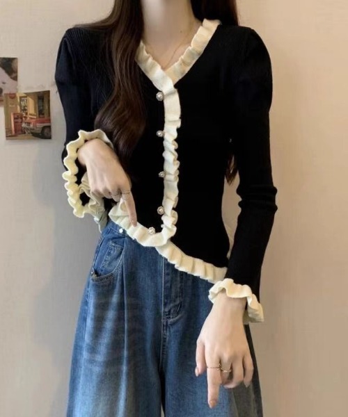 AMAJI(アマジ)の「メロウフリル アシンメトリー パフスリーブ 長袖Tシャツ(Tシャツ/カットソー・レディース・ブラック/ベージュ・SMALL/MEDIUM/LARGE/X-LARGE)」の3枚目の写真