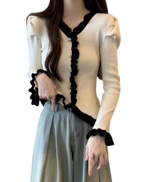 AMAJI(アマジ)の「メロウフリル アシンメトリー パフスリーブ 長袖Tシャツ(Tシャツ/カットソー・レディース・ブラック/ベージュ・SMALL/MEDIUM/LARGE/X-LARGE)」の4枚目の写真