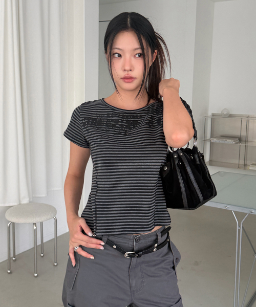 LMR(エルエムアール)の「ストライプスリム半袖TシャツGREY(Tシャツ/カットソー・レディース・チャコールグレー・SMALL/MEDIUM)」の3枚目の写真