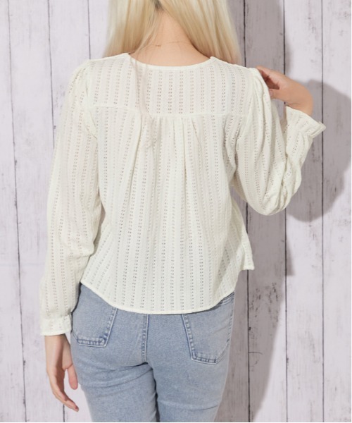 GORGE(ゴージ)の「【待望の長袖ver】カットレース フリルペプラムブラウス|全4色(シャツ/ブラウス・レディース・オフホワイト/ボルドー/ブラック/ブラウン・F)」の12枚目の写真